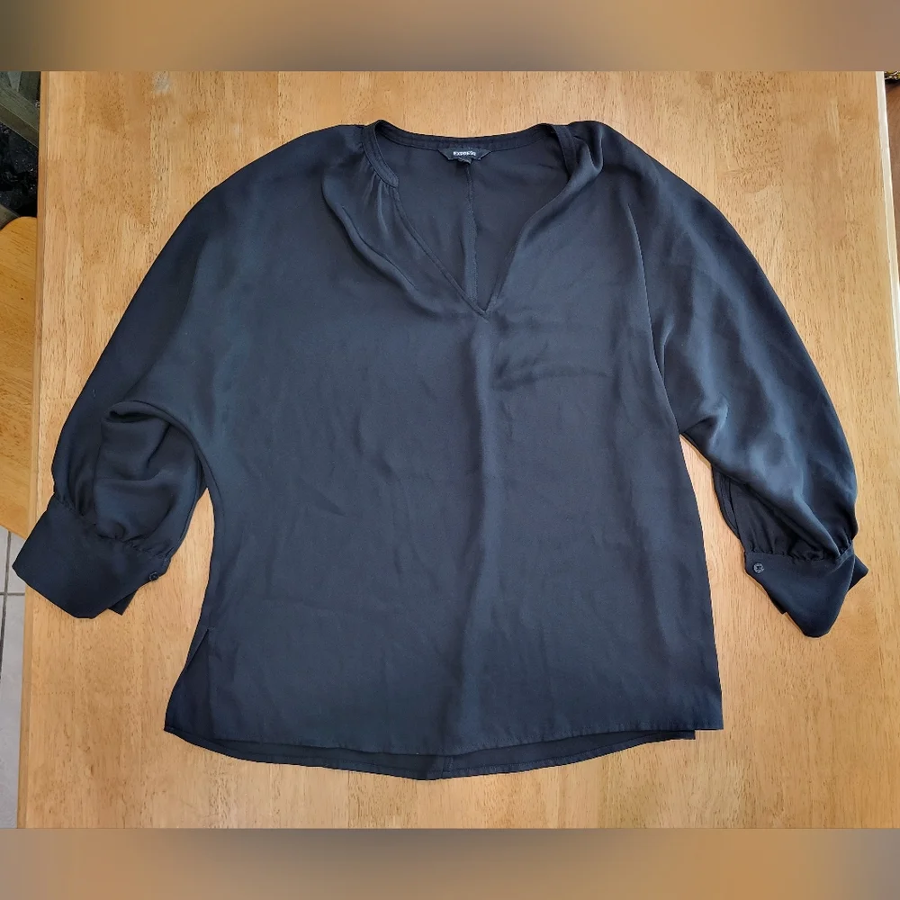 EUC Express black v neck roll tab sleeve blouse top